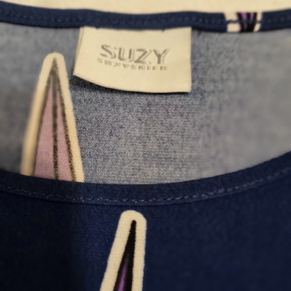 Size Medium Clothing Lot - Picture 15 of 16